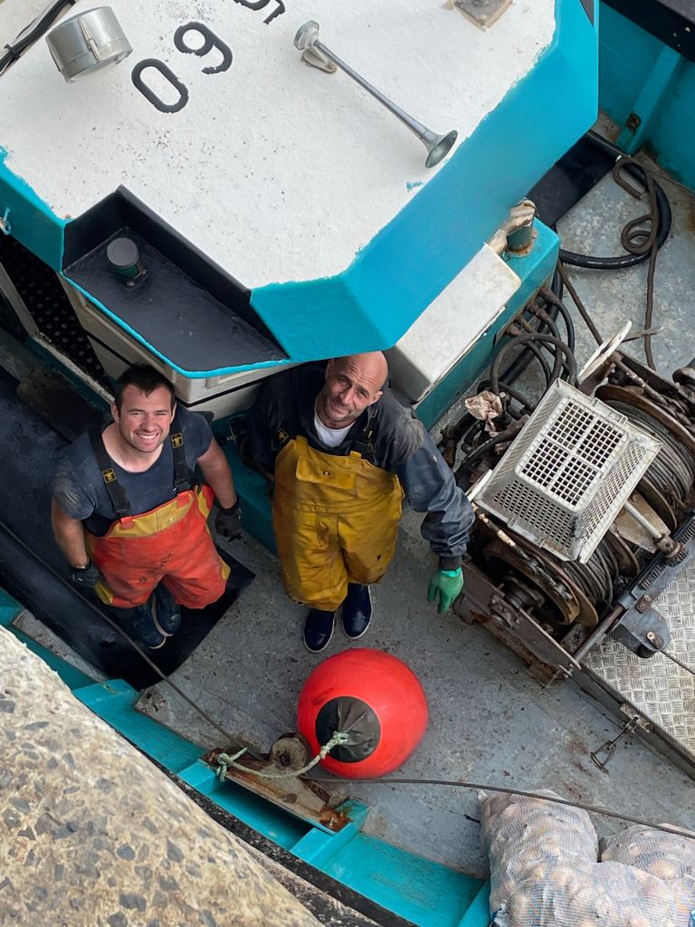 Pêche artisanale à Plouha : Coquilles Saint-Jacques ultra-fraîches de la baie de Saint-Brieuc (Bretagne) - KIDOURMOR Victor et Pierre - KIDOURMOR